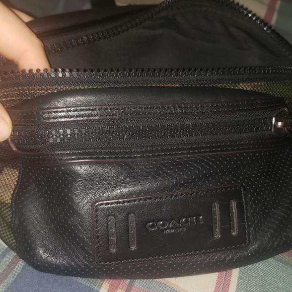 Coach fanny pac. - Picture 1 of 4